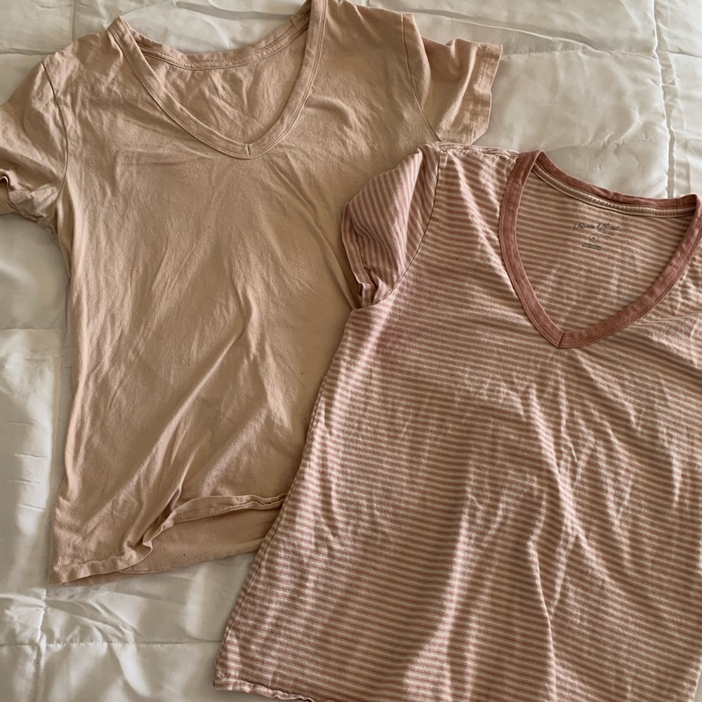 Set of 2 Universal Thread t-shirts